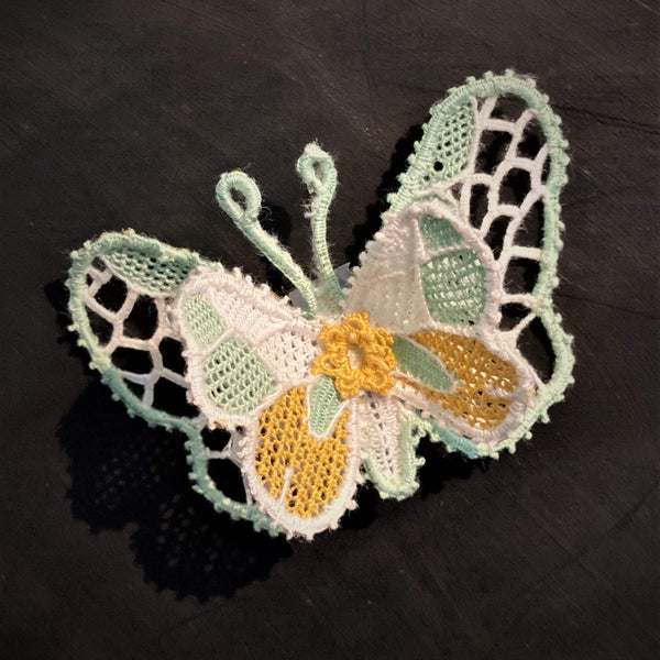 FARFALLA COLORATA MERLETTO DI BURANO