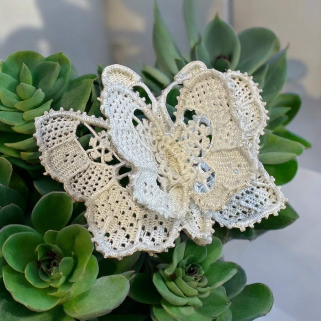 BUTTERFLY BURANO LACE – Martina Vidal Venezia