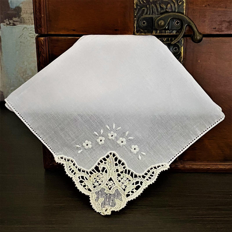HANDKERCHIEF BURANO LACE