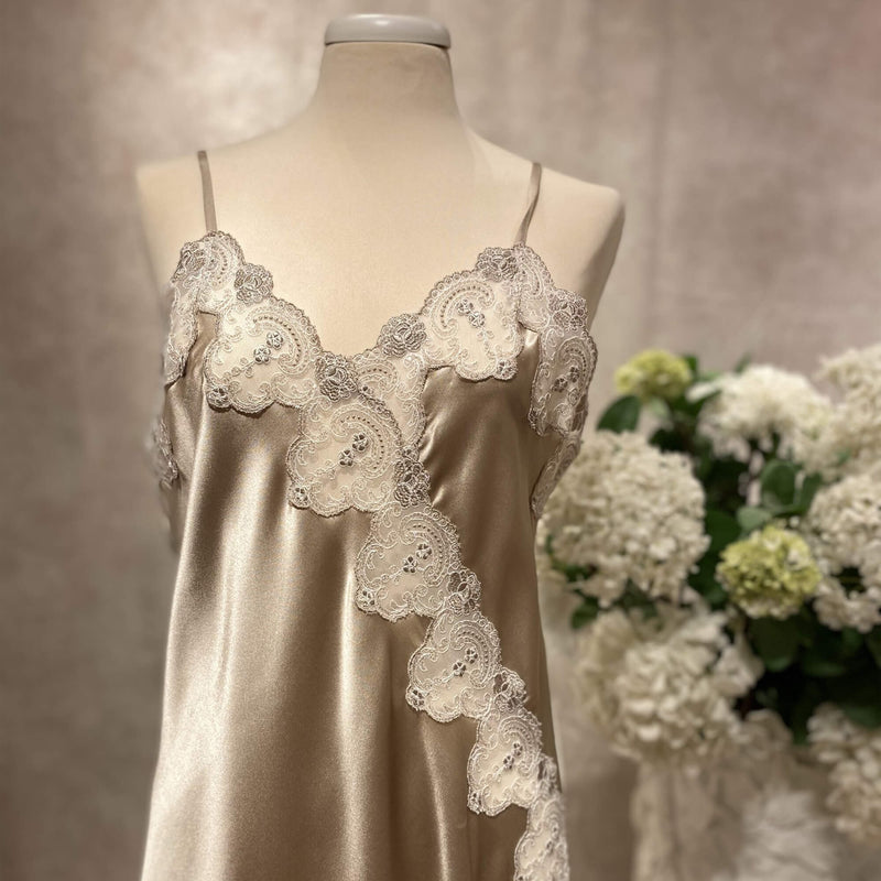 LAUREN SILK NIGHTGOWN Martina Vidal Venezia LAUREN SILK NIGHTGOWN Martina Vidal Venezia