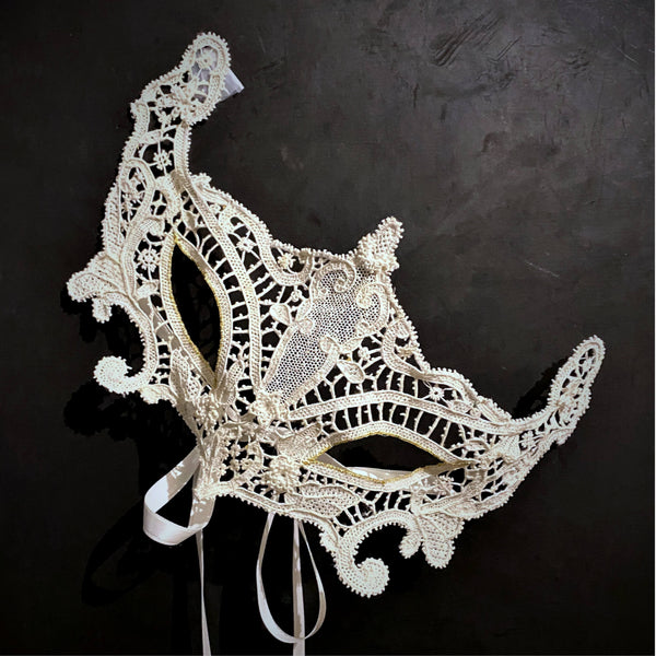 BURANO LACE MASK