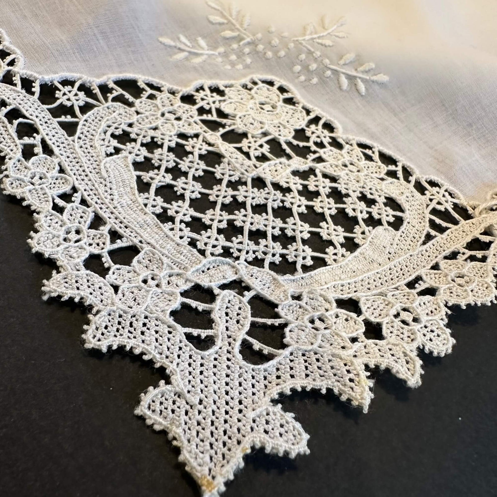 HANDKERCHIEF BURANO LACE – Martina Vidal Venezia